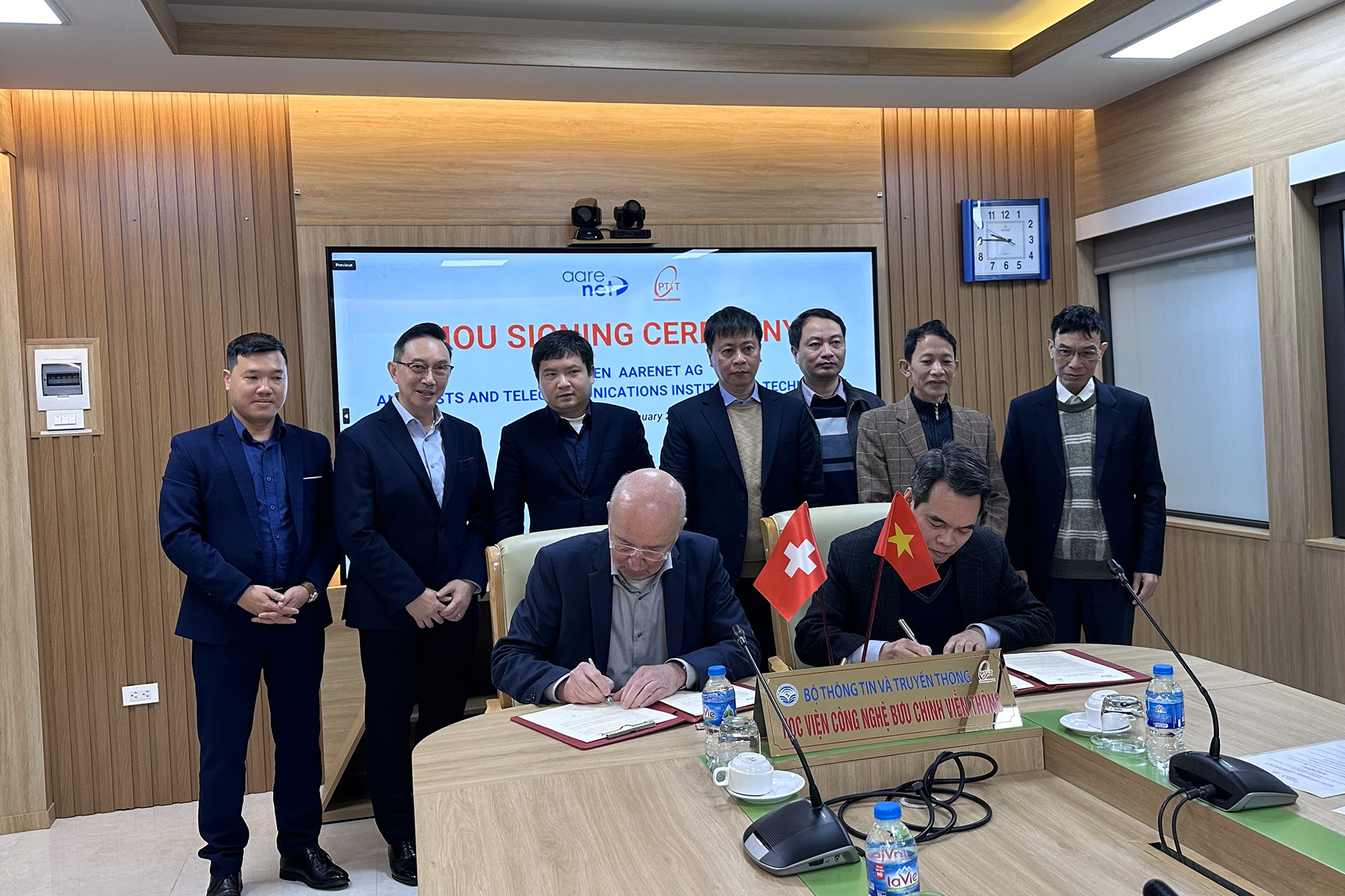 Aarenet unterzeichnete ein «Memorandum of Understanding» mit dem Vietnam Post and Telecommunications Institute of Technology